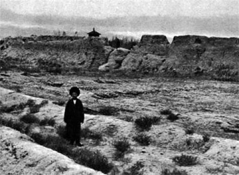 Пролом в южном фасе насыпного вала крепости Геок-Тепе после штурма 24 января 1881 года