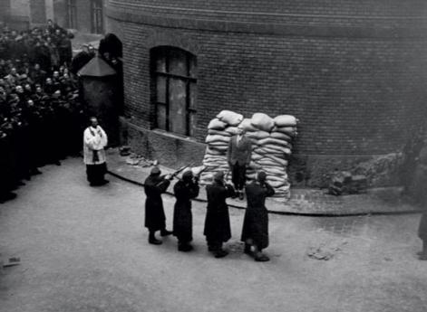 Расстрел Ласло Бардоши. Будапешт. 1946. Фотография: Lee Miller (1907-1977). © Lee Miller Archives, England 2008