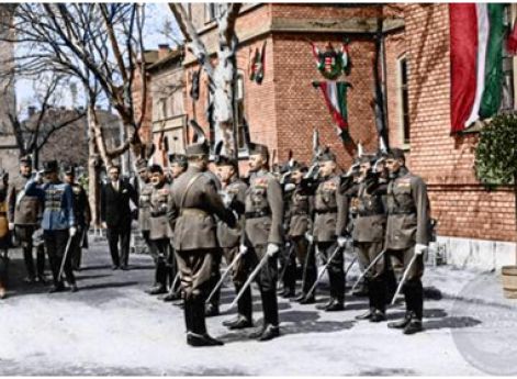 Военный парад в Будапеште.