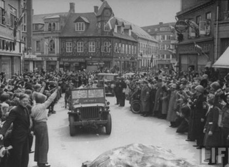 Английские войска входят в Копенгаген. 5 мая 1945 г.