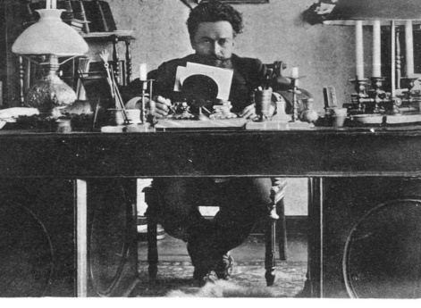 Философ Н.Я. Грот за работой