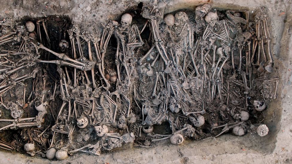 Массовое захоронение жертв чумы, вторая пандемия, Черная смерть.