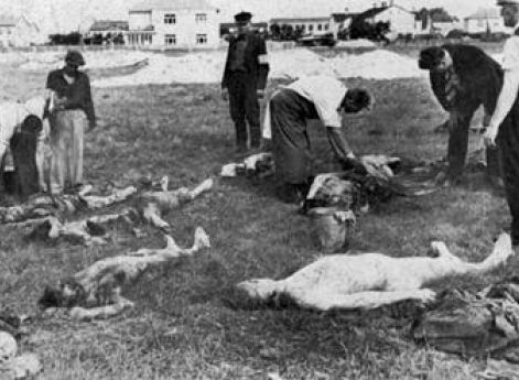 Эксгумация тел расстрелянных органами НКВД в июне 1941 г.