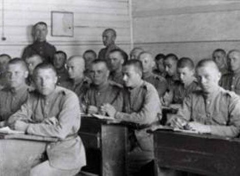 Курсанты Каунасского военного училища на занятиях. 1925 г.