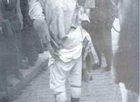 Публичное издевательство членов Движения Лапуа над заподозренным в сочувствии коммунистам. Хельсинки, 1930 г.