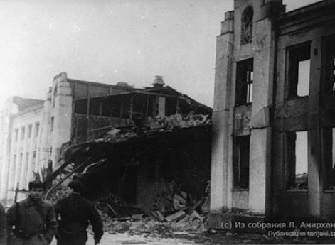 Вокзал Териоки после занятия его Красной армией Дата создания: Декабрь 1939 г.