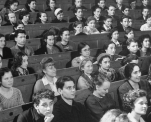 Философский факультет МИФЛИ реорганизован в соответствующий факультет МГУ