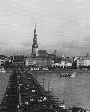 Переживший ужасы большевистского зла, Ильин старается постигнуть идею зла и обосновать борьбу со злом в своей книге «О сопротивлении злу силой»