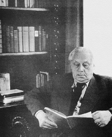 Я стар и глубокий Европеец. Ехать в Америку значит для меня таким образом понемногу угасать