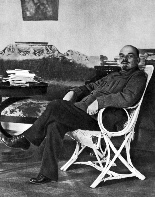 Секретно. Владимир Ильич просит Вас прочесть статью т. Луначарского и прислать ему через меня свое мнение